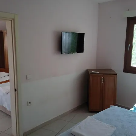 Robin Hotel